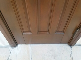 玄関ドア木部補修工事後の写真